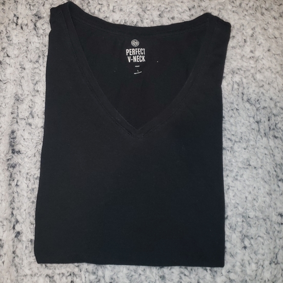Black v-neck t-shirt - Picture 8 of 8
